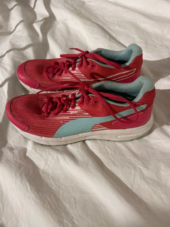 Puma Sportschuhe 37,5 in Hamburg