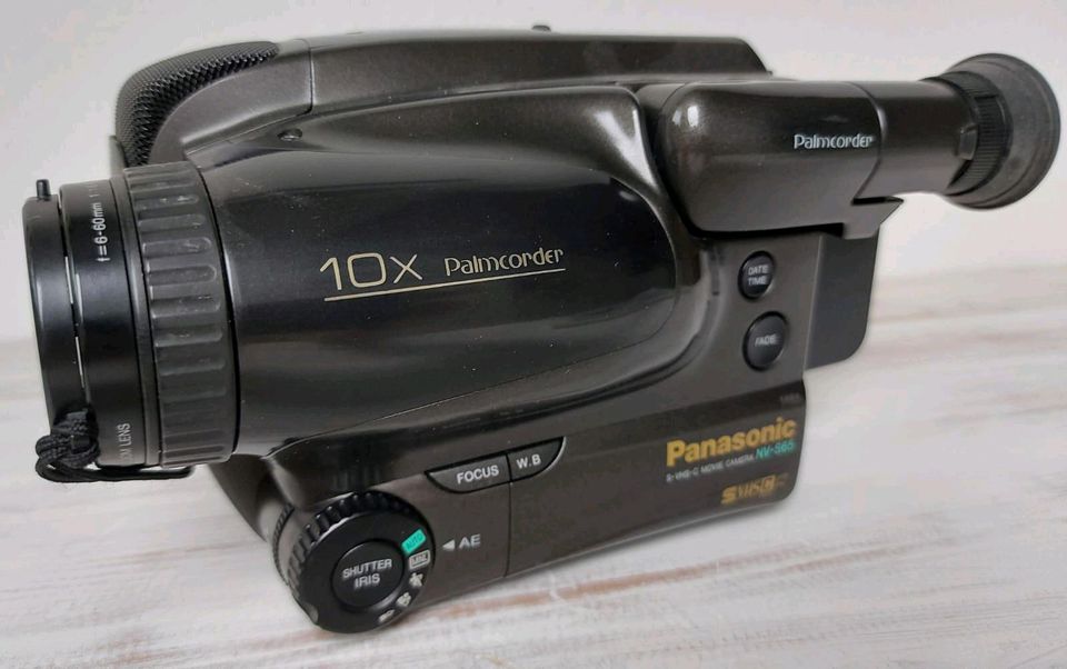 Panasonic Videokamera NV-S65, S-VHS-C Movie Kamera in Lübeck