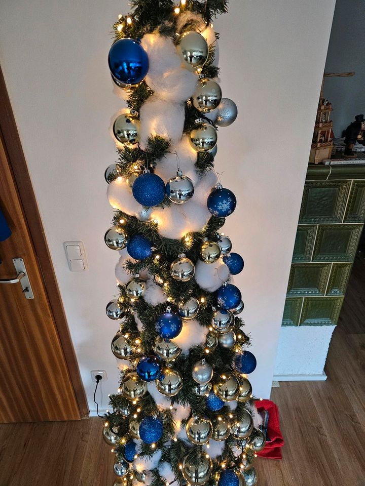 Weihnachtsbaum Pompös ,ziemlich schmal in Regenstauf