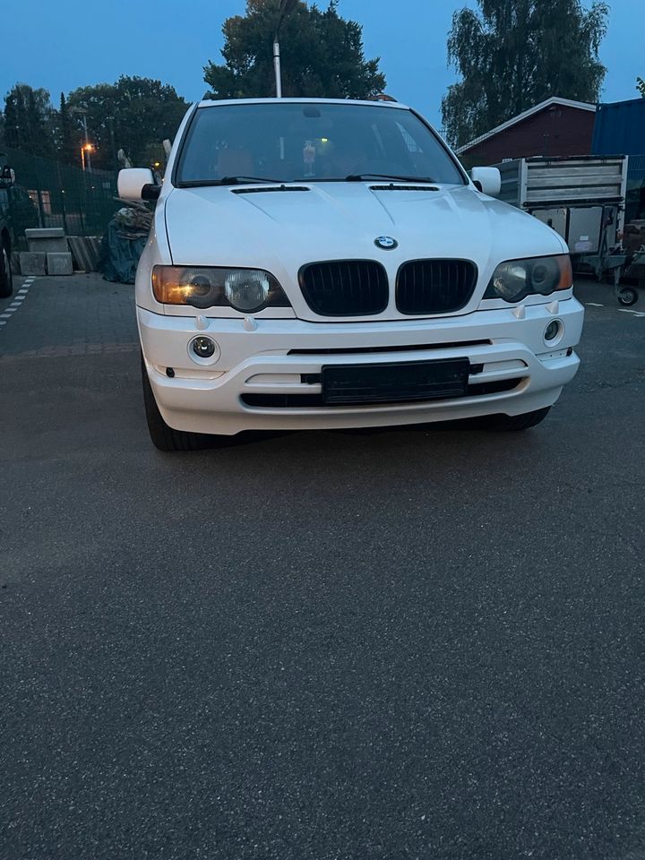 BMW X5 e53 super Zustand mit tüv teildefekt in Lübeck