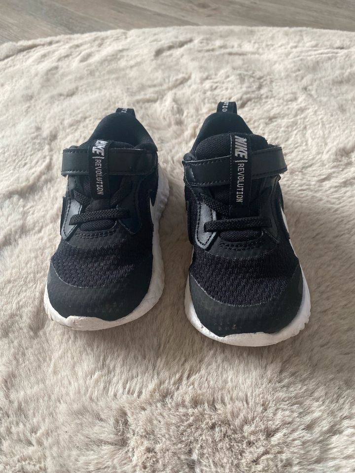 Nike Sneaker 23,5 in Neumünster