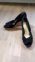 Peeptoe Pumps schwarz Keilabsatz Hessen - Offenbach Vorschau