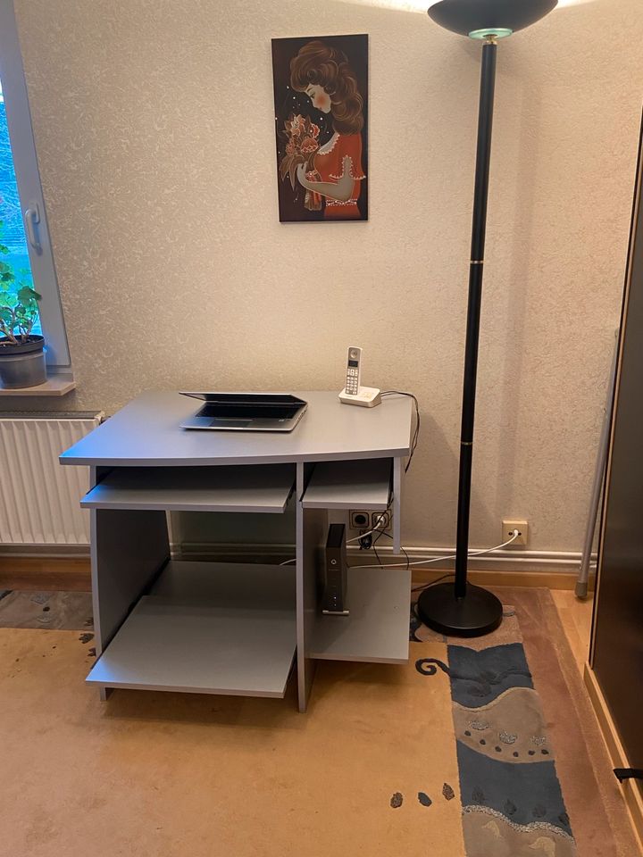 Schreibtisch / PC Tisch / Büro Tisch in Lübeck