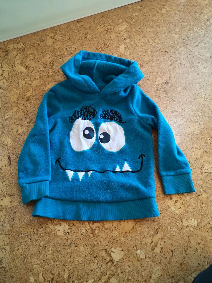 C&A Monster Fleece Pullover Gr 104 in Elchingen