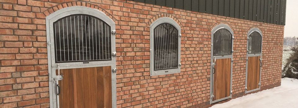 Stallfenster mit Rundbogen Fenster für Pferdebox Dreh Kippfenster in Neumünster