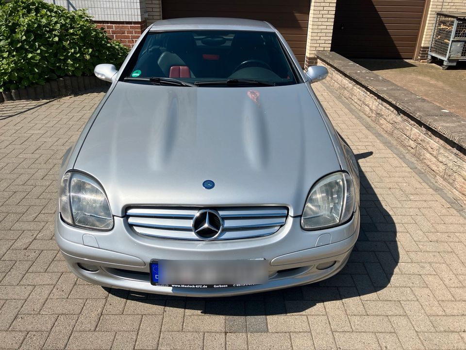 Mercedes-Benz R170 / SLK320 / V6 - silber / rot (innen - top!) in Garbsen