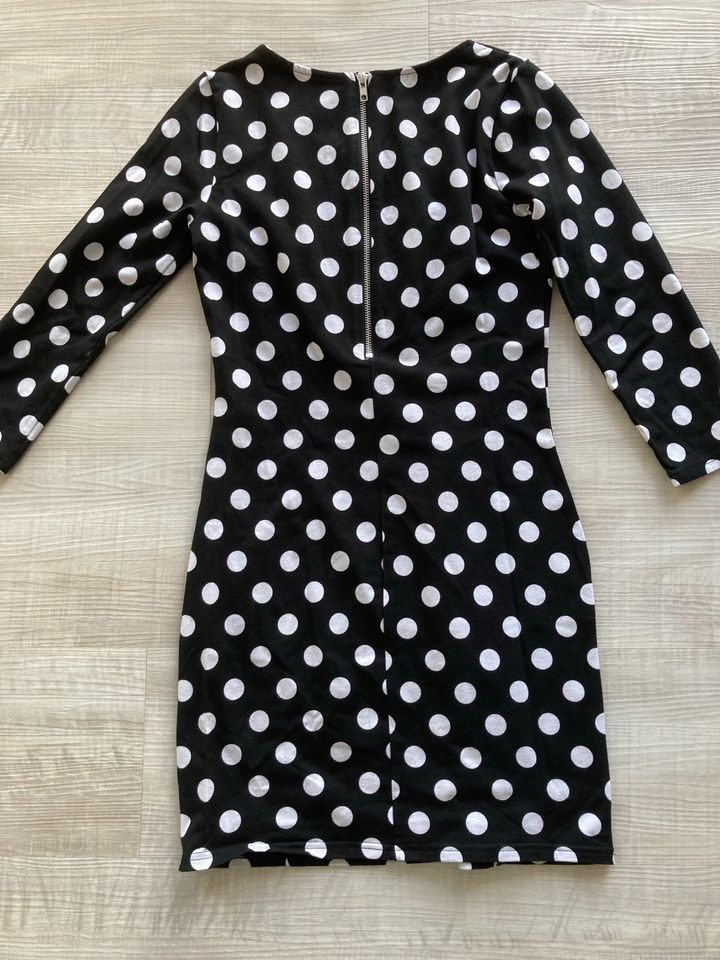 Kleid Minikleid schwarz weiße Punkte Gr. 36-38 in Bodenheim