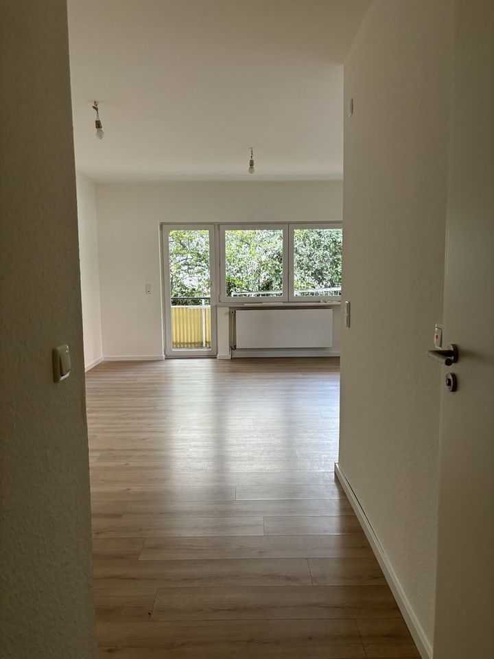 Ideale, geräumige 1-Zimmer-Wohnung mit Balkon und Einbauküche in Wiesbaden