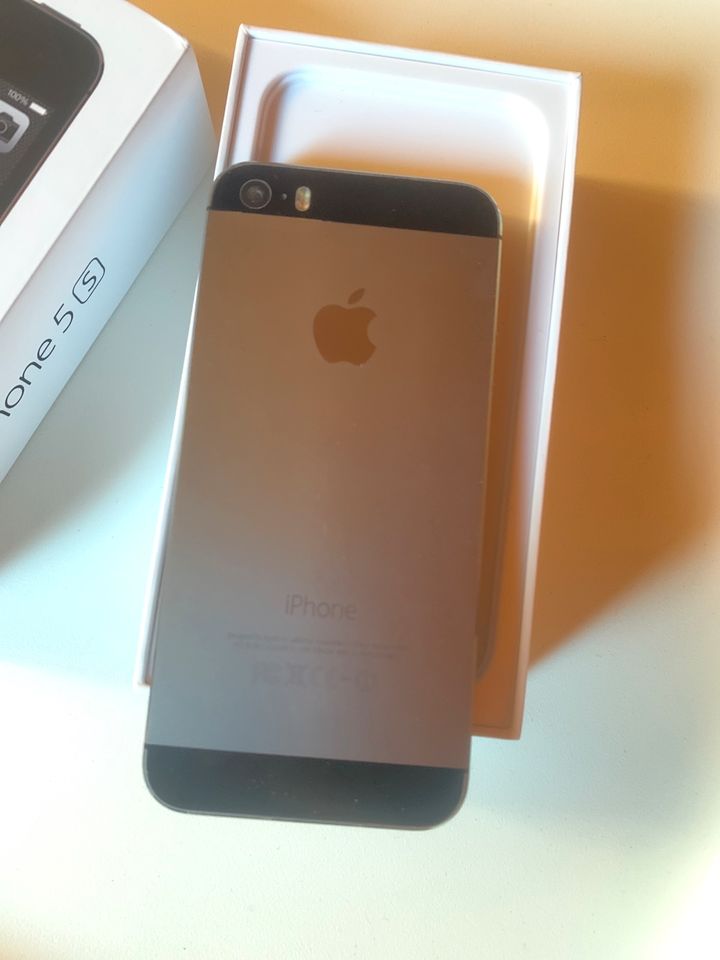I phone 5 s Space Gray 32 GB in Wermelskirchen