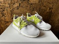 NIKE Sportschuhe / Sneakers in 37,5 mit Leo Neon Print Bayern - Mönchberg Vorschau
