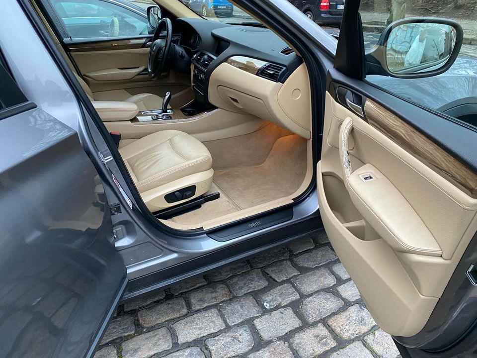 BMW X3 xDrive2.0d neue Sommerreifen in Berlin