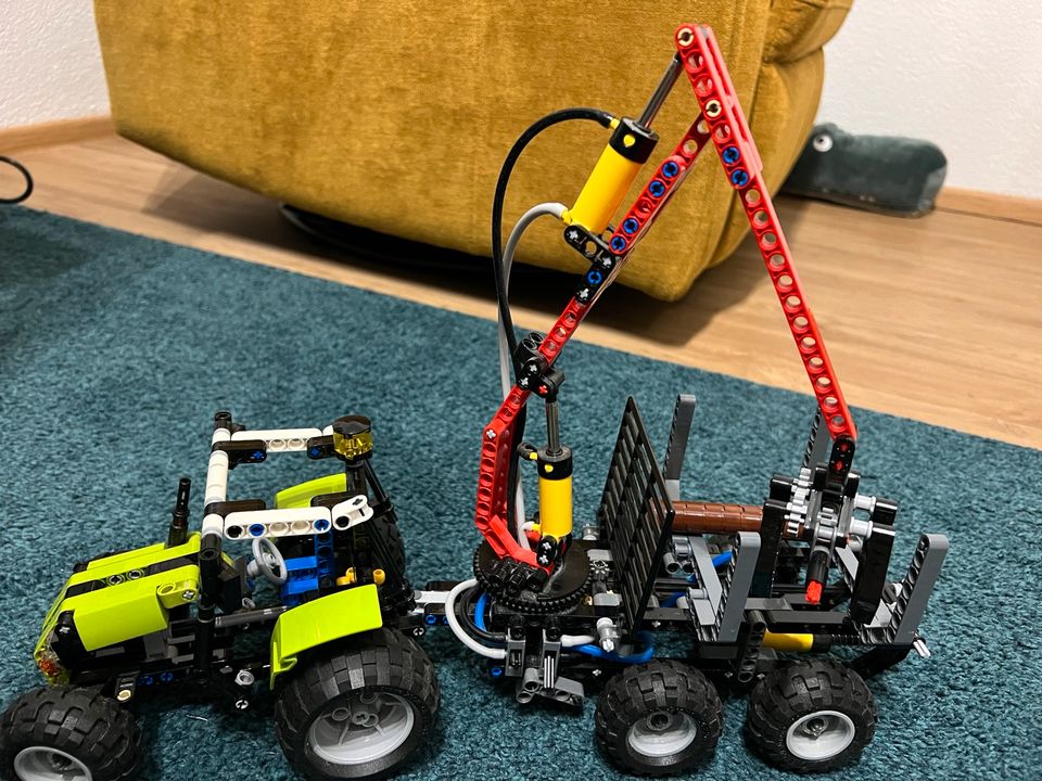 LEGO TECHNIC: Traktor mit Forstkran (8049) in Tauberbischofsheim