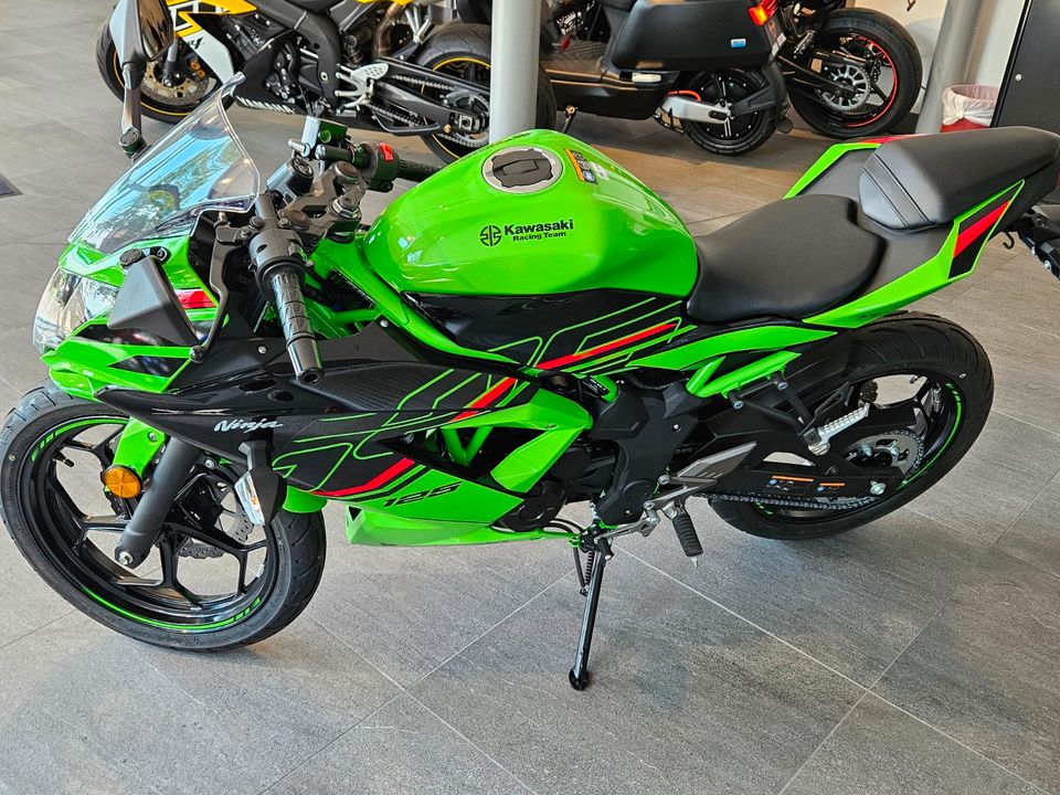 Kawasaki Ninja 125 (500€ Führerscheinbonus) in Rietberg