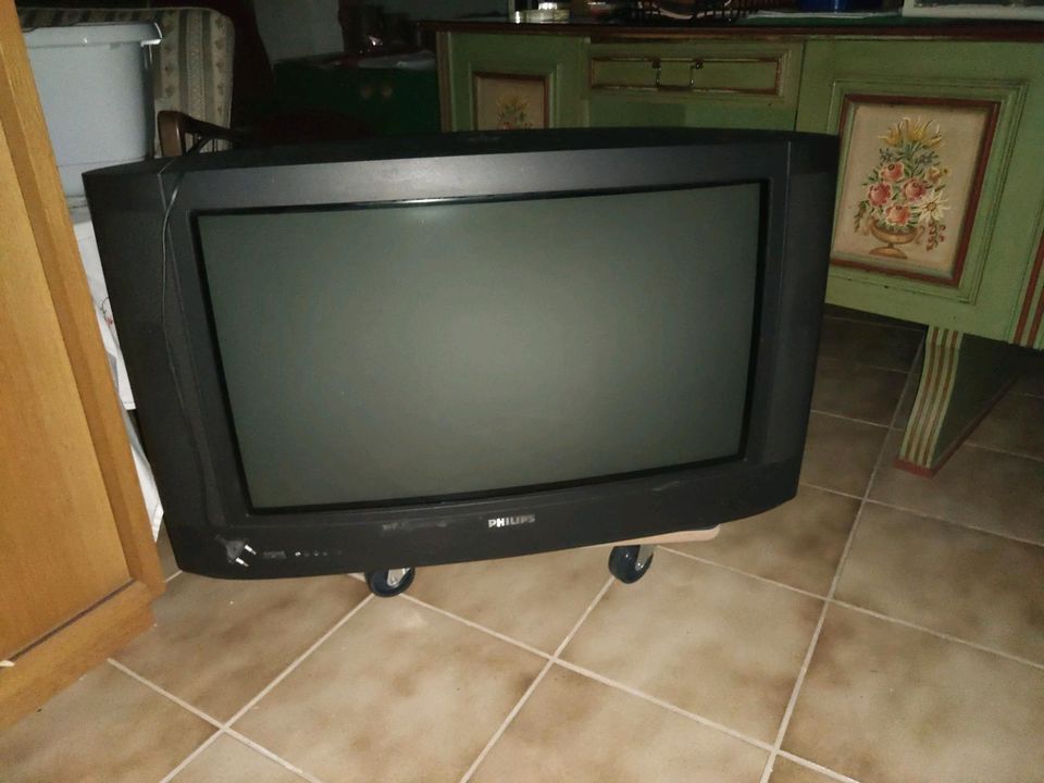 Fernseher Röhrenbildschirm in Salzweg