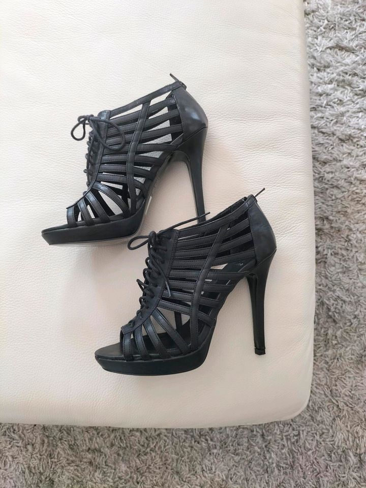 Riemchen-Highheels schwarz zum Schnüren Stilettos Absatz Leder in  Baden-Württemberg - Schwieberdingen | eBay Kleinanzeigen ist jetzt  Kleinanzeigen