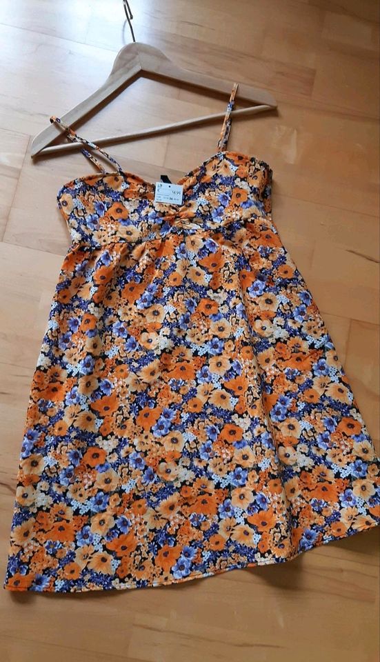 Kleid Sommerkleid Gr.S von H&M Neu mit Blumen in St. Ingbert