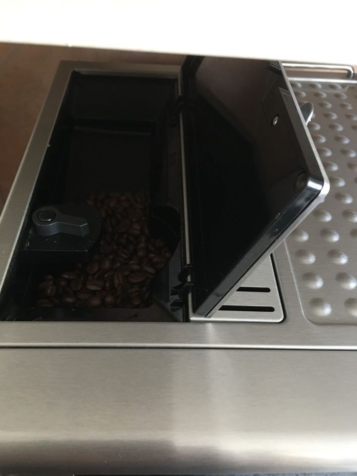 DeLonghi PrimaDonna Avant Kaffeevollautomat 1,8 Liter in Emmingen-Liptingen