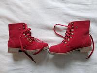 Nagelneue rote Damen-Stiefeletten – Größe 38 – ungetragen Düsseldorf - Garath Vorschau