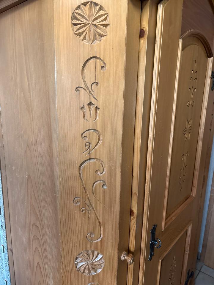 Bauernschrank vom Schreiner in Bogen Niederbay
