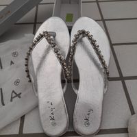 NEU!! Super schicke Sandalen in Silber mit Perlen und Strass Hessen - Rüsselsheim Vorschau