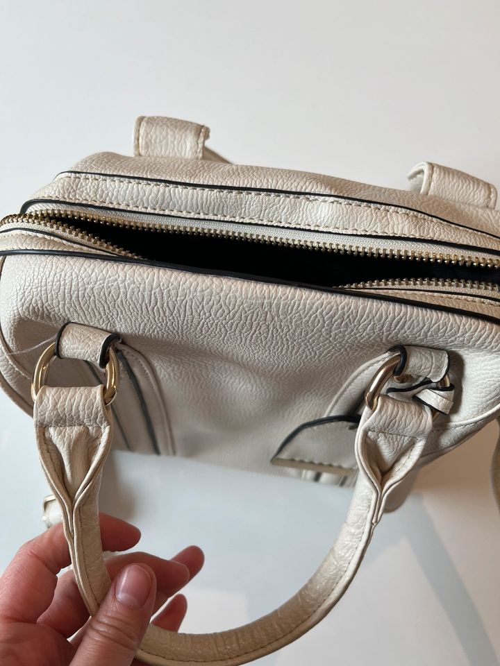 Damen Tasche, Umhängetasche von F&F in Langsur