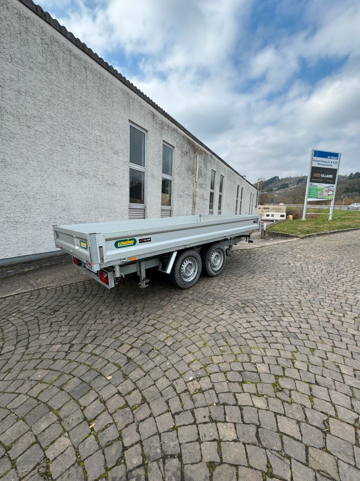 Unsinn Tandem Dreiseitenkipper Anhänger 3.500kg 3,66m x 1,75m Kipper 74cm Ladehöhe in Meisenheim
