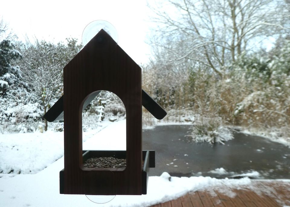 Vogelfutterhaus grün für Fensterscheibe, Holz, handgemacht, öko in Breddorf