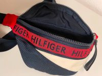 Tommy Hilfiger Bodybag mit Logo- Stickerei Neuwertig Baden-Württemberg - Friesenheim Vorschau