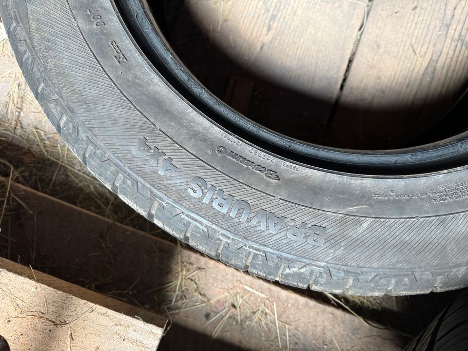 Zwei Reifen 235/60 R 18 107V zu verschenken in Schmalkalden