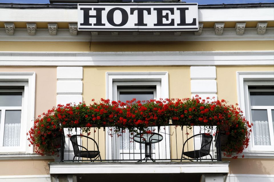 Hotel / Pension mit 10 Doppelzimmern und geräumigem Restaurant in zauberhafter Umgebung in Schildow