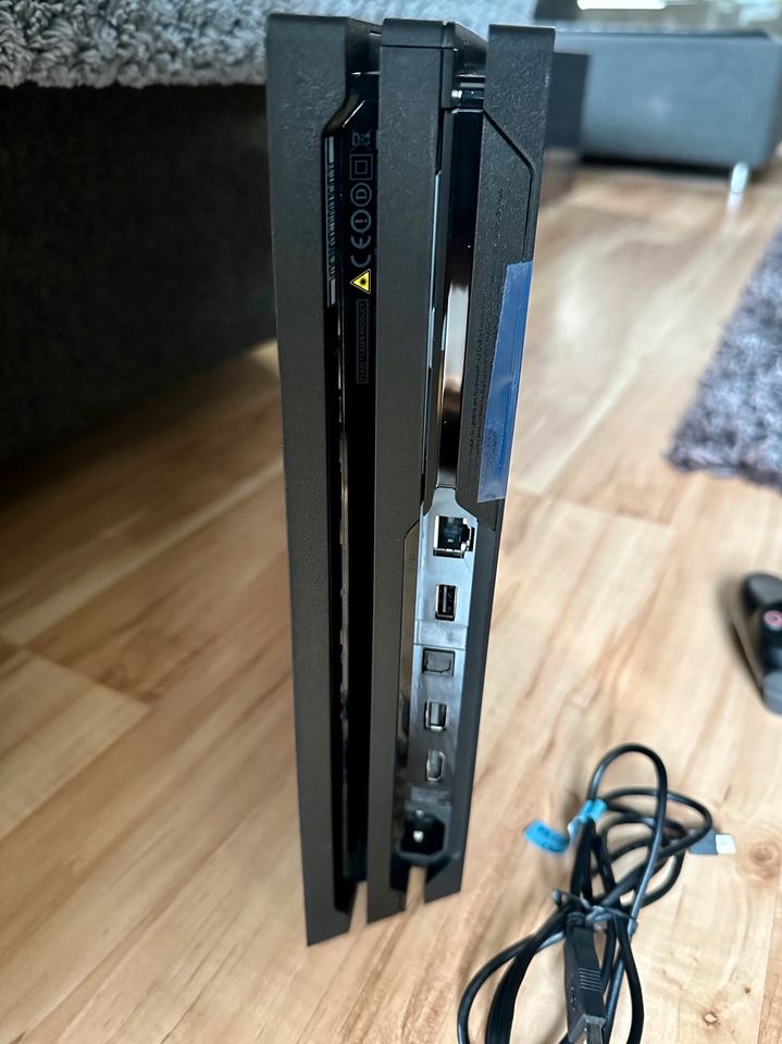 PS4 Pro PlayStation 4 Pro 1TB + OVP + Controller in Bonn