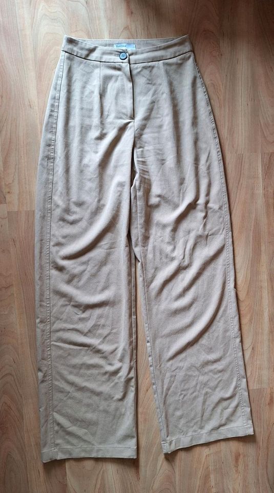 Bershka Stoffhose wide leg, beige, Größe: 38 in Berlin