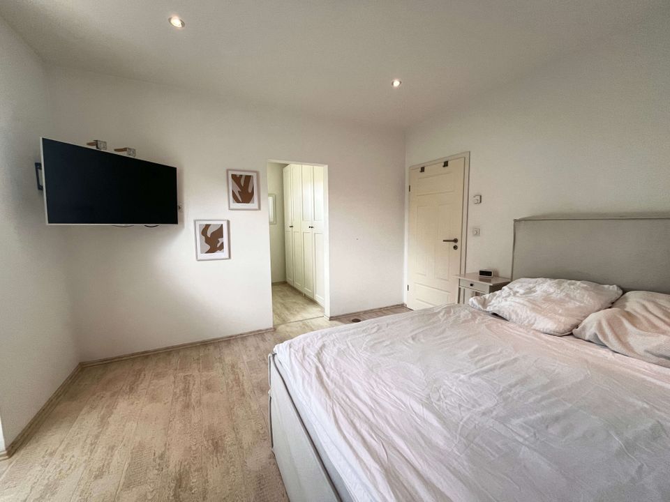 Provisionsfrei für Käufer! Moderner Wohn(t)raum auf über 200 m² - top Ausstattung! in Westoverledingen