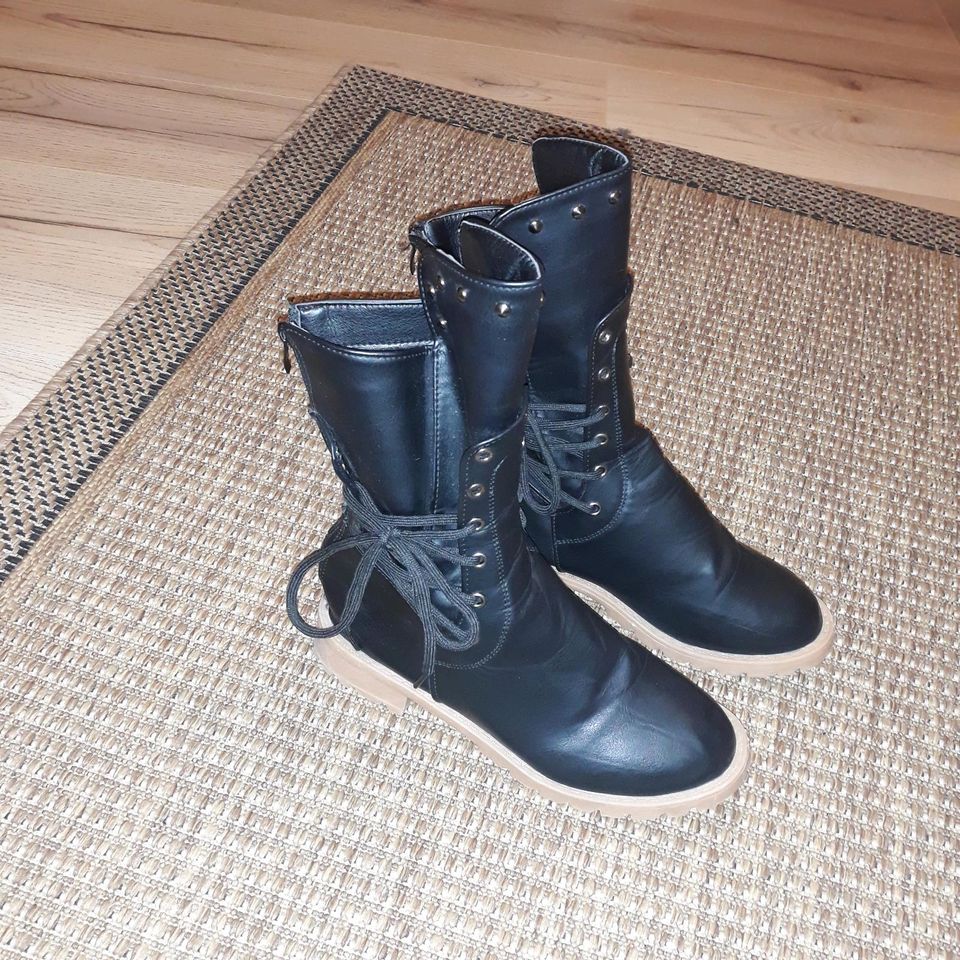 Stiefelette/Boots in Neustadt