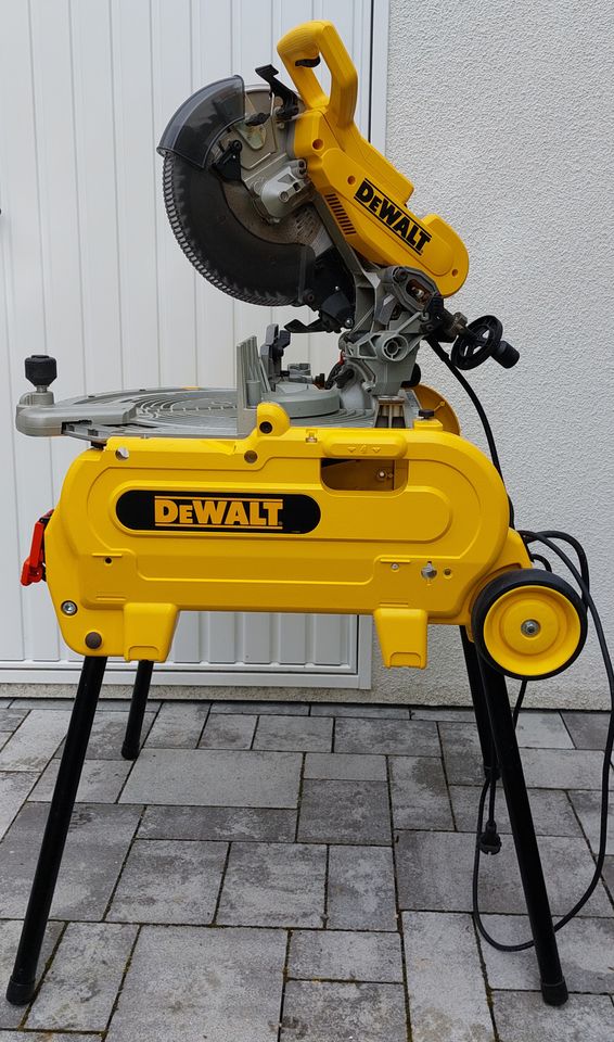 DeWALT D27105-QS Tisch-, Kapp- und Gehrungssäge in Roth