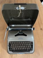 Vintage: Triumph Norm Schreibmaschine Koffer/Box Nordrhein-Westfalen - Meerbusch Vorschau