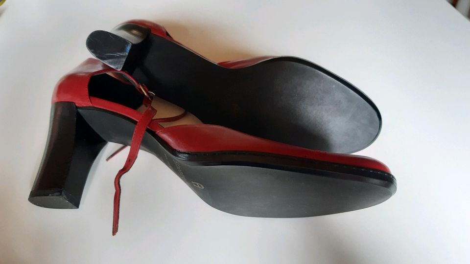 Sehr schöner Etienne Aigner Schuh dunkel rot Gr. US 8 1/2 39? in Windbergen