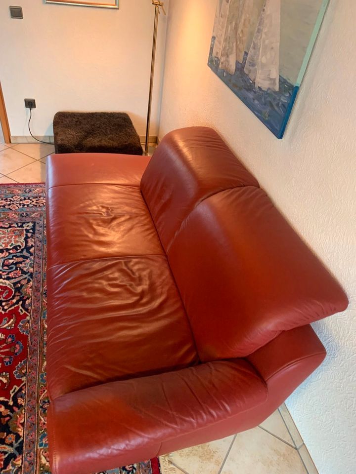 rotes Ledersofa / Récamiere / Couch von Ponsel (2-Sitzer) in Bocholt