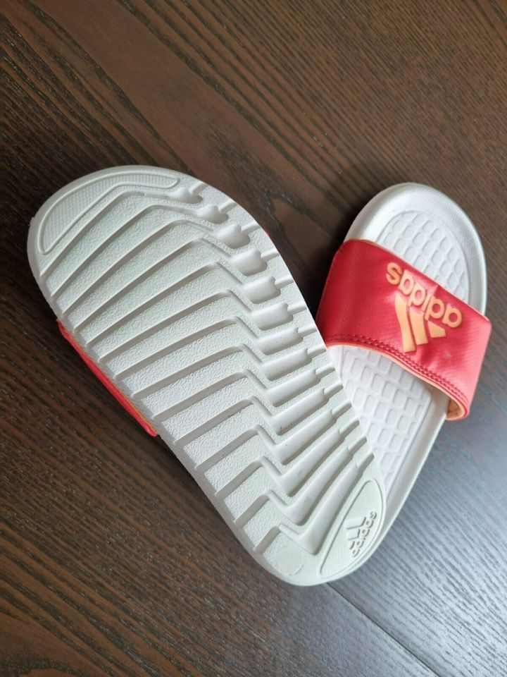 Badeschuhe Duschschuhe von adidas in weiß und orange für Kinder in Stralsund