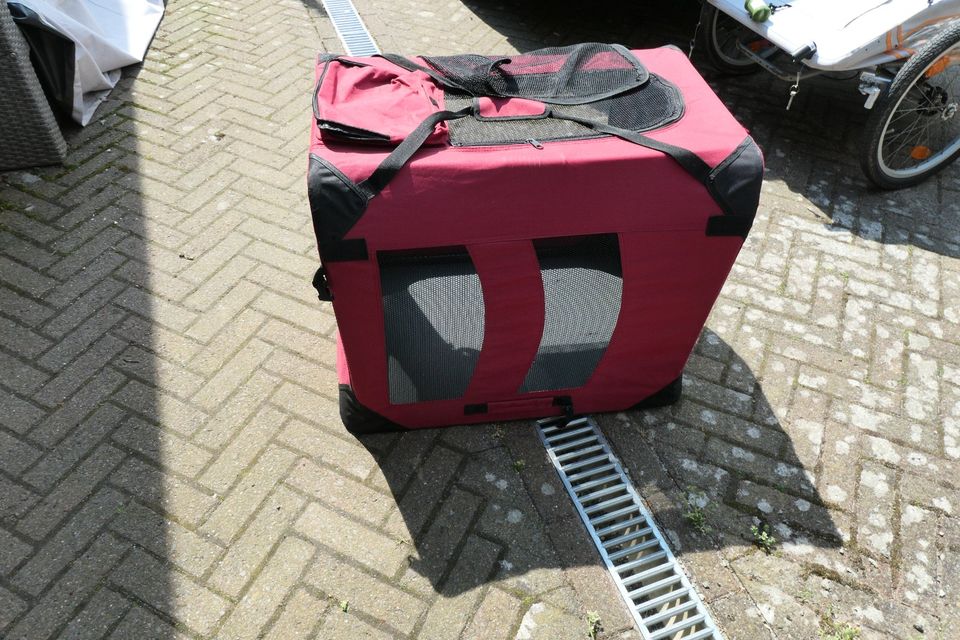 Hundetransportbox zum Klappen (ca. 69 x 53 x 55 cm) in Wilhelmshaven