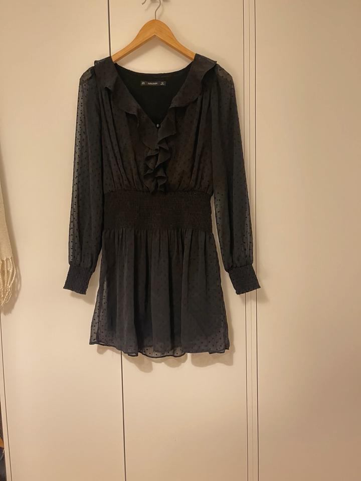 Kleid mit Volants jumpsuit gepunktet transparent schwarz XS in München