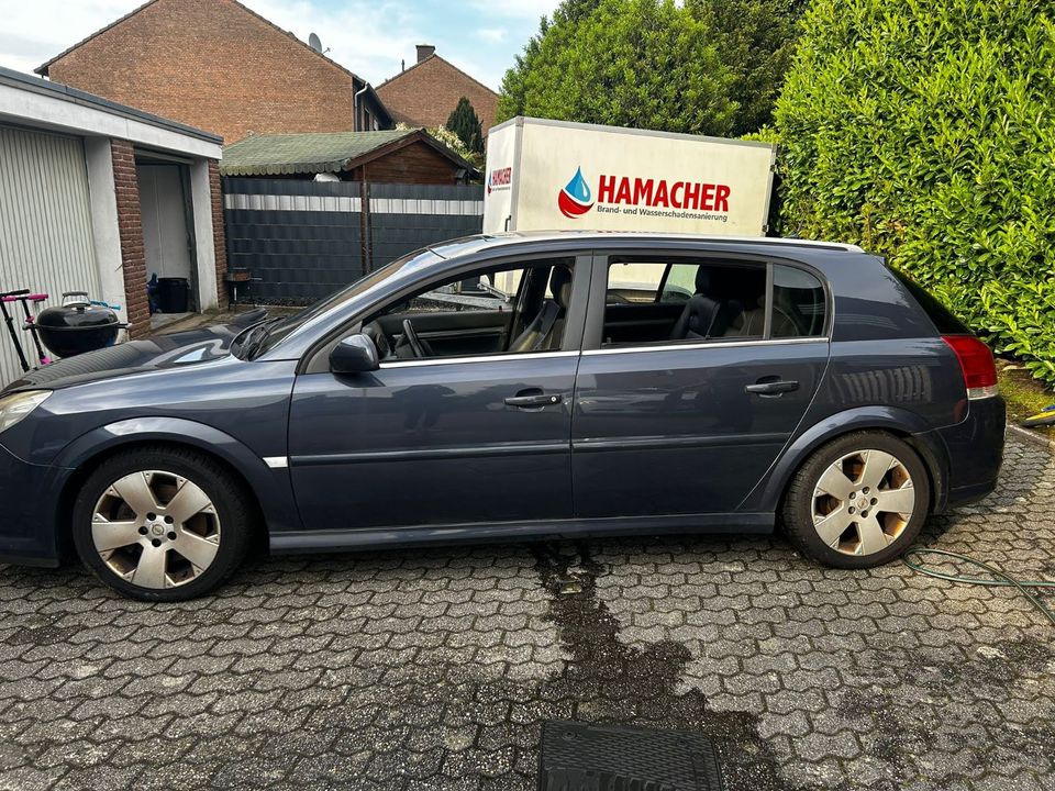 Opel Signum in Grau-Blau (Metro) in Duisburg