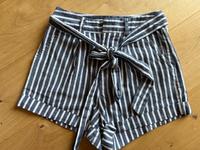 Neuwertige Short kurze Hose Gr. xs Kr. Altötting - Burghausen Vorschau