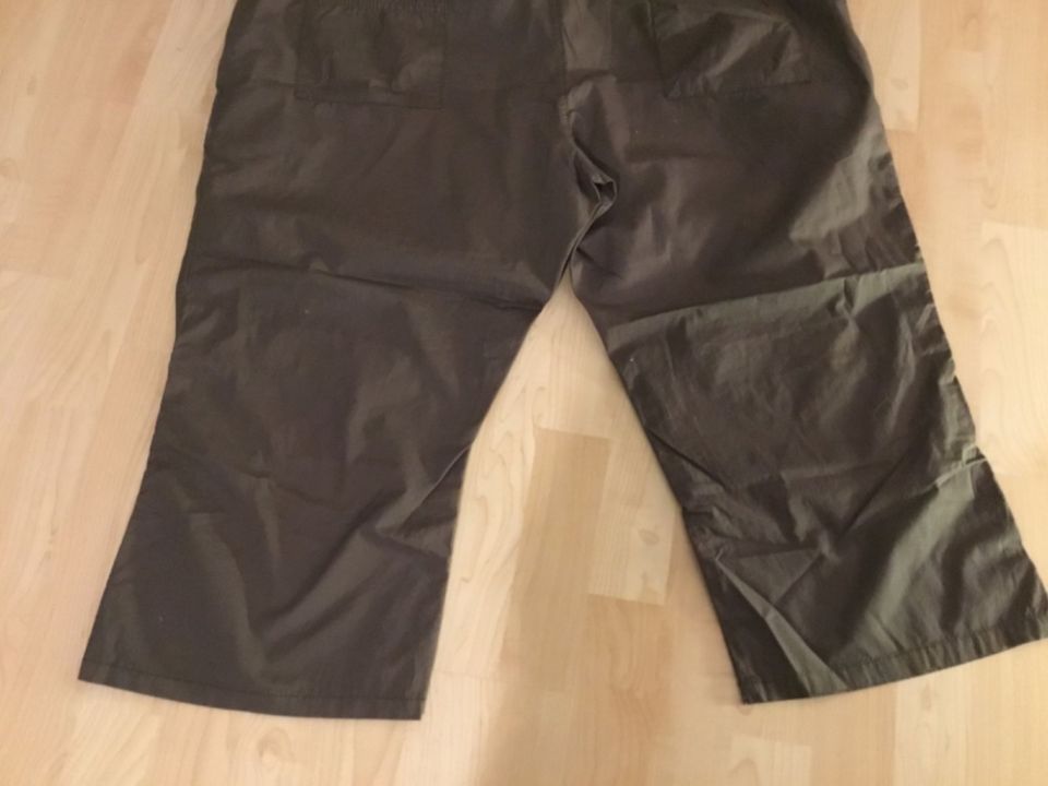 Leichte Damen Sommer-Hose in Farbton Olive / Größe 52 in Engen