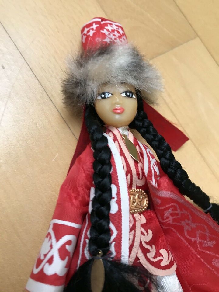 Puppe aus Kasachstan, kasachische Trachtenpuppe, Souvenir, Unikat in Hamburg