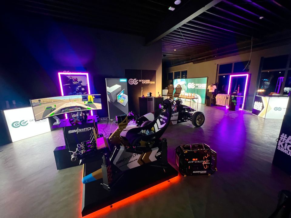 Sim Racing Gutschein für Full Motion Rennsimulator mit VR in Dortmund