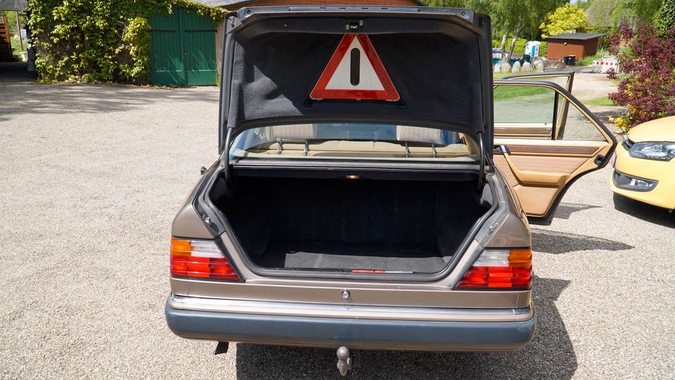 Mercedes W124 250D Automatik E-Klasse Limousine H-Zulassung Kennz in Tensfeld