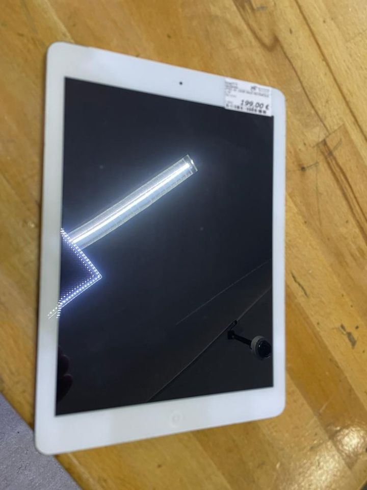 IPAD Air 16GB Weiß MD794FD/A  LTE  #13 Betriebssystem: 12.5.5 Geh in Berlin