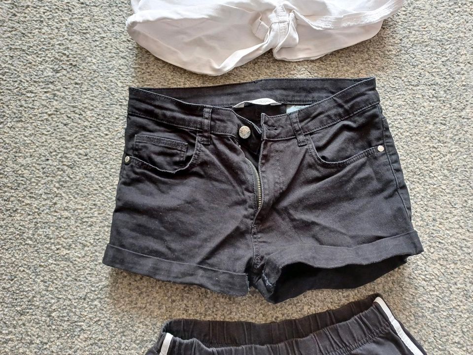 Mädchen Jeansshort's und Sweatshorts Gr.158 H&M in Wittenburg