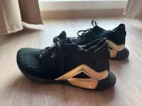 Schwarz|Goldene Puma Sportschuhe Hessen - Espenau Vorschau
